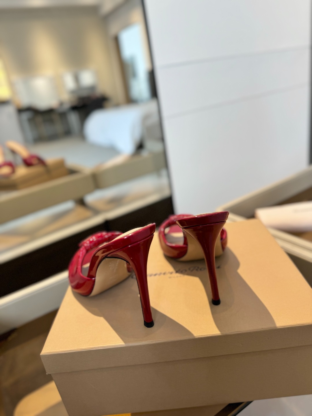Gianvitorossi2025这款高跟拖鞋极简主义的ElleGianvitoRossi秉承了其传统意