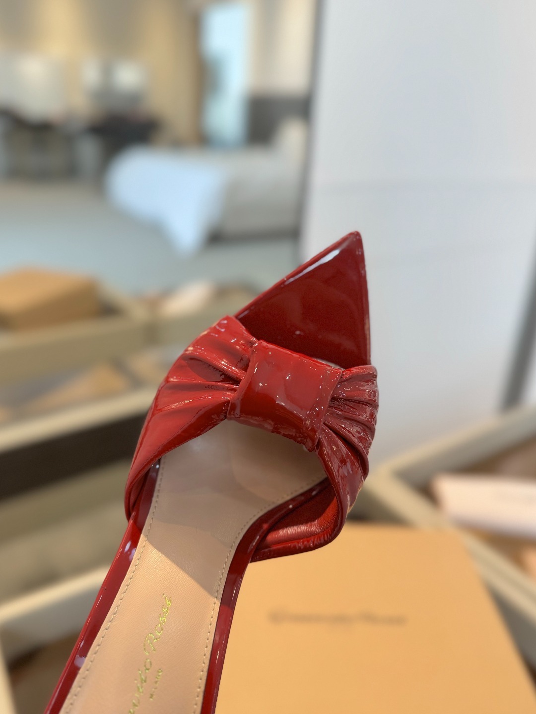 Gianvitorossi2025这款高跟拖鞋极简主义的ElleGianvitoRossi秉承了其传统意