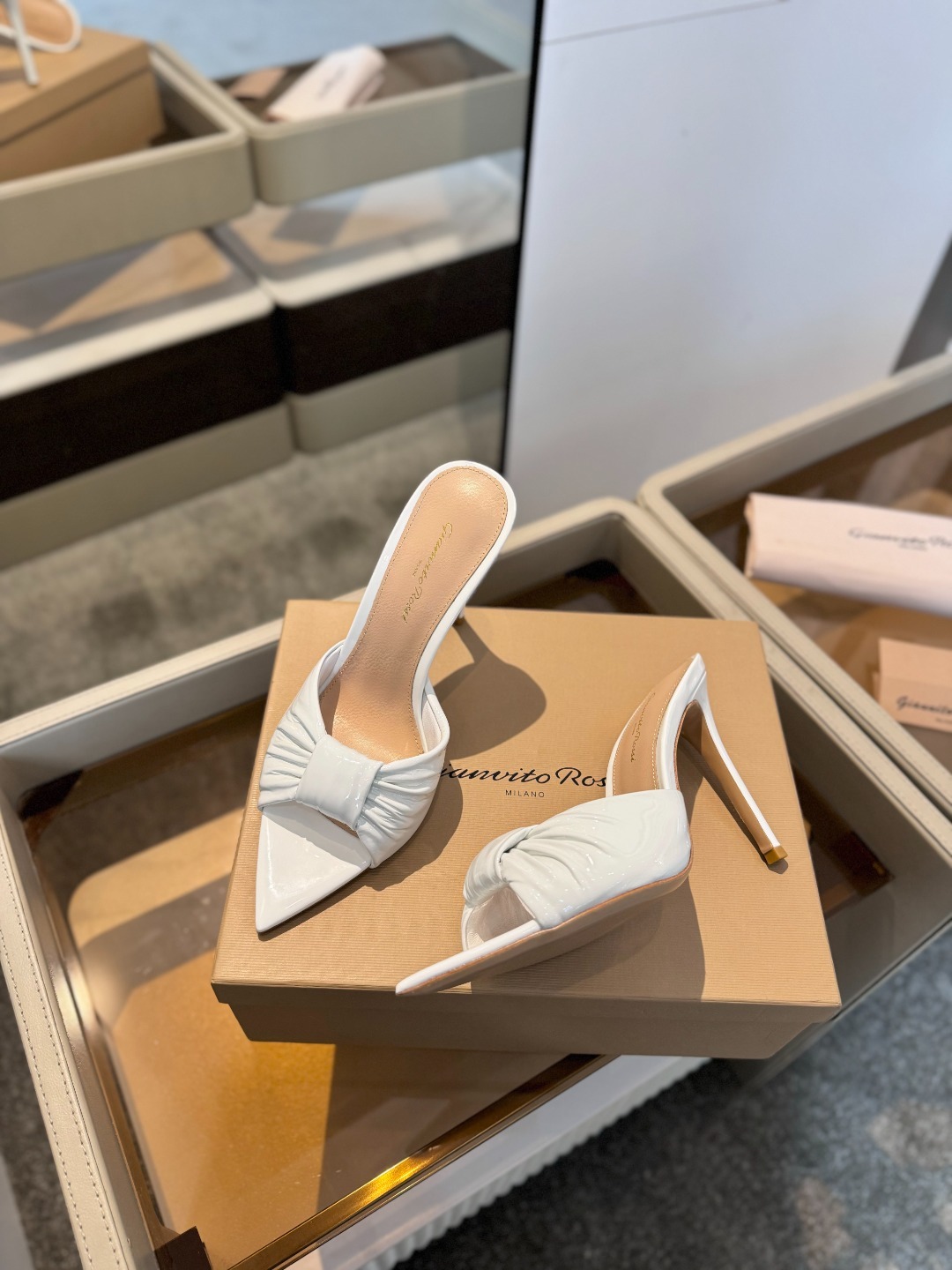 Gianvitorossi2025这款高跟拖鞋极简主义的ElleGianvitoRossi秉承了其传统意