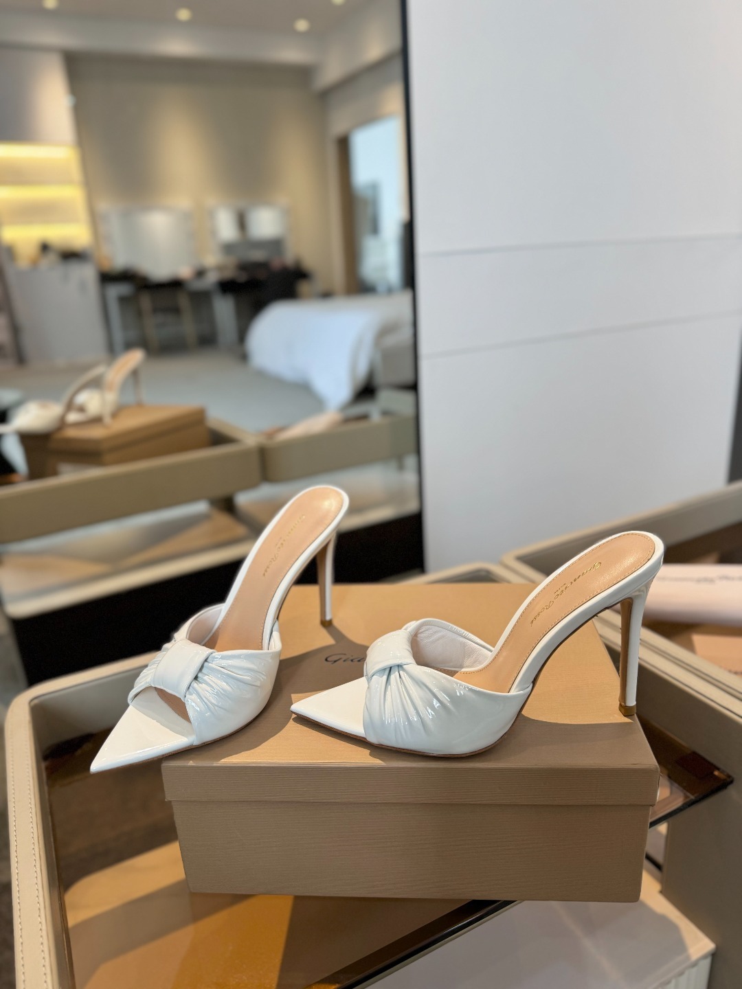 Gianvitorossi2025这款高跟拖鞋极简主义的ElleGianvitoRossi秉承了其传统意