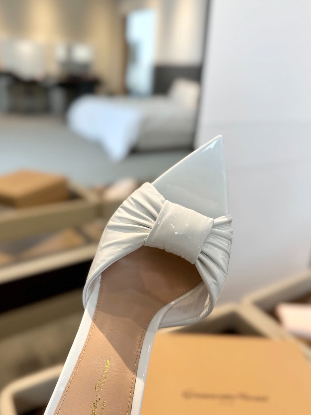 Gianvitorossi2025这款高跟拖鞋极简主义的ElleGianvitoRossi秉承了其传统意
