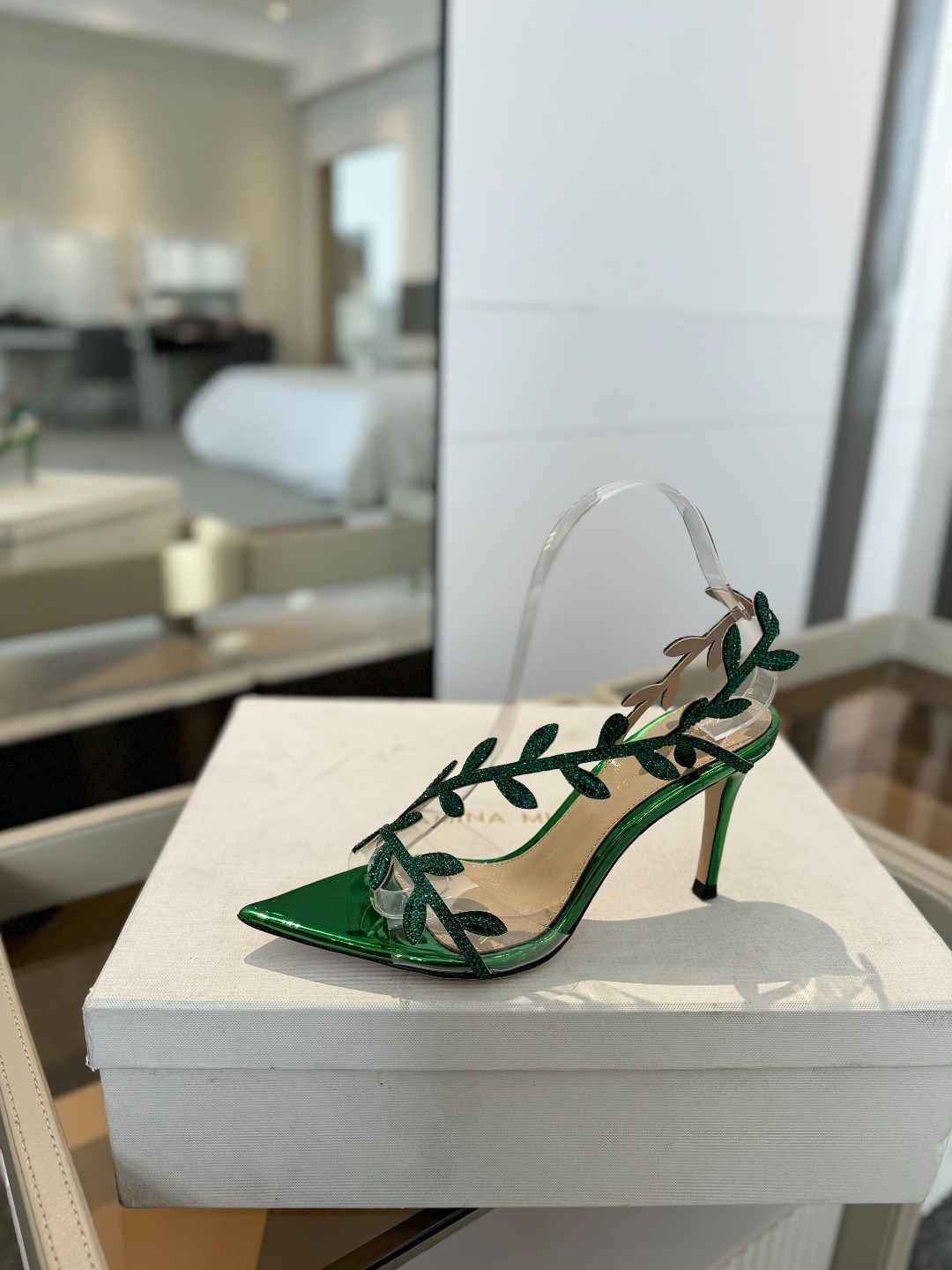 Gianvitorossi2025新款拖鞋顶级版本代购品质!施华洛奇水钻尖头高跟拖鞋宛如从童话中走来的仙