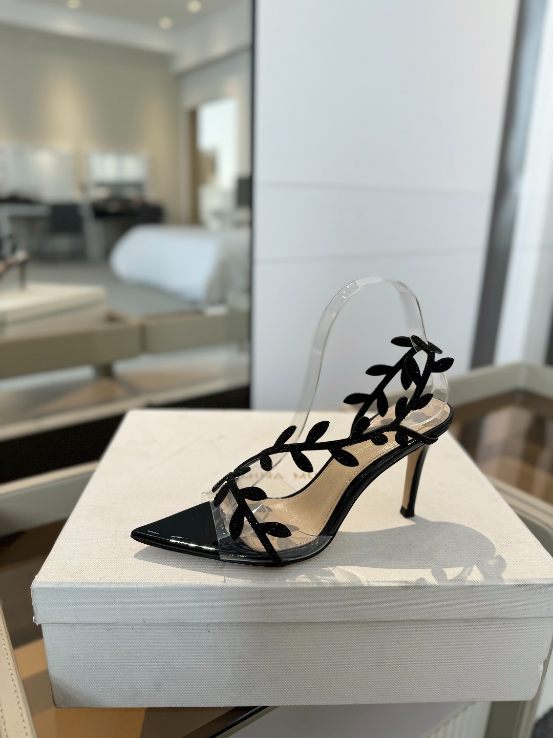 Gianvitorossi2025新款拖鞋顶级版本代购品质!施华洛奇水钻尖头高跟拖鞋宛如从童话中走来的仙