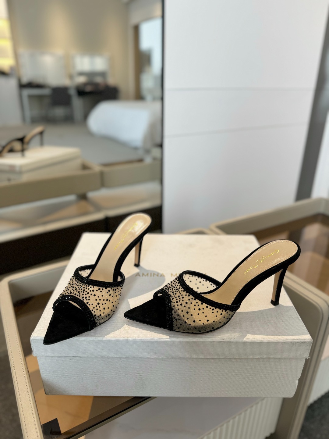 Gianvito rossi
👠2025 新款拖鞋顶级版本,代购品质!👡施华洛奇水钻尖头高跟拖鞋,宛
