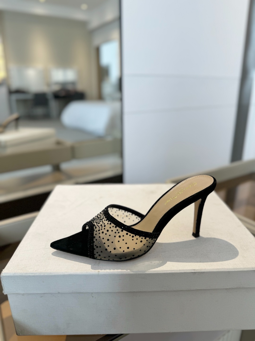 Gianvito rossi
👠2025 新款拖鞋顶级版本,代购品质!👡施华洛奇水钻尖头高跟拖鞋,宛