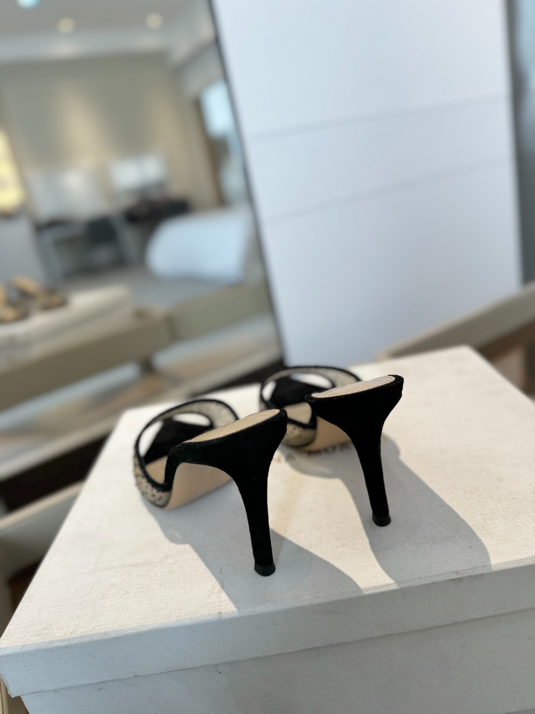 Gianvito rossi
👠2025 新款拖鞋顶级版本,代购品质!👡施华洛奇水钻尖头高跟拖鞋,宛