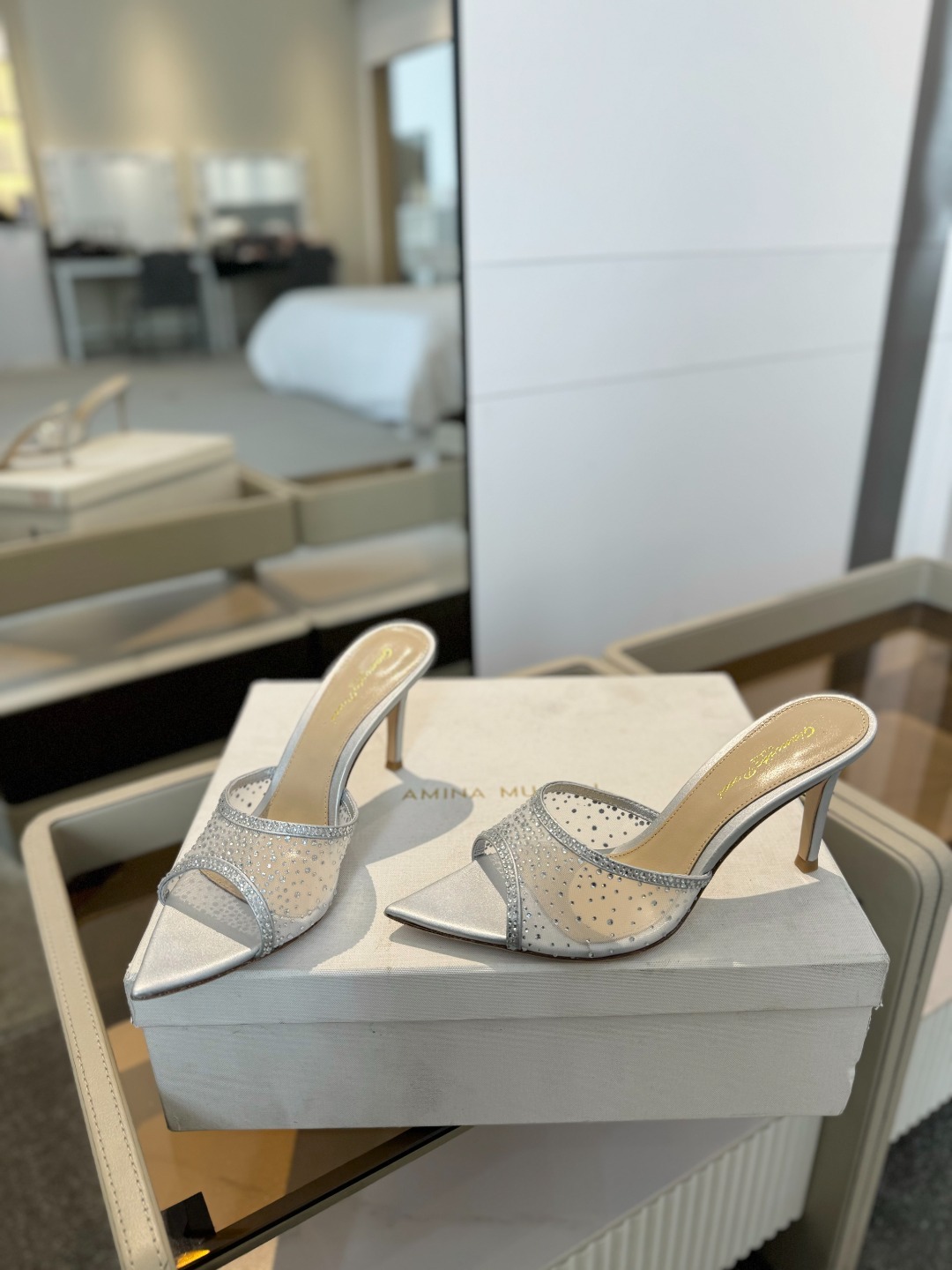 Gianvito rossi
👠2025 新款拖鞋顶级版本,代购品质!👡施华洛奇水钻尖头高跟拖鞋,宛