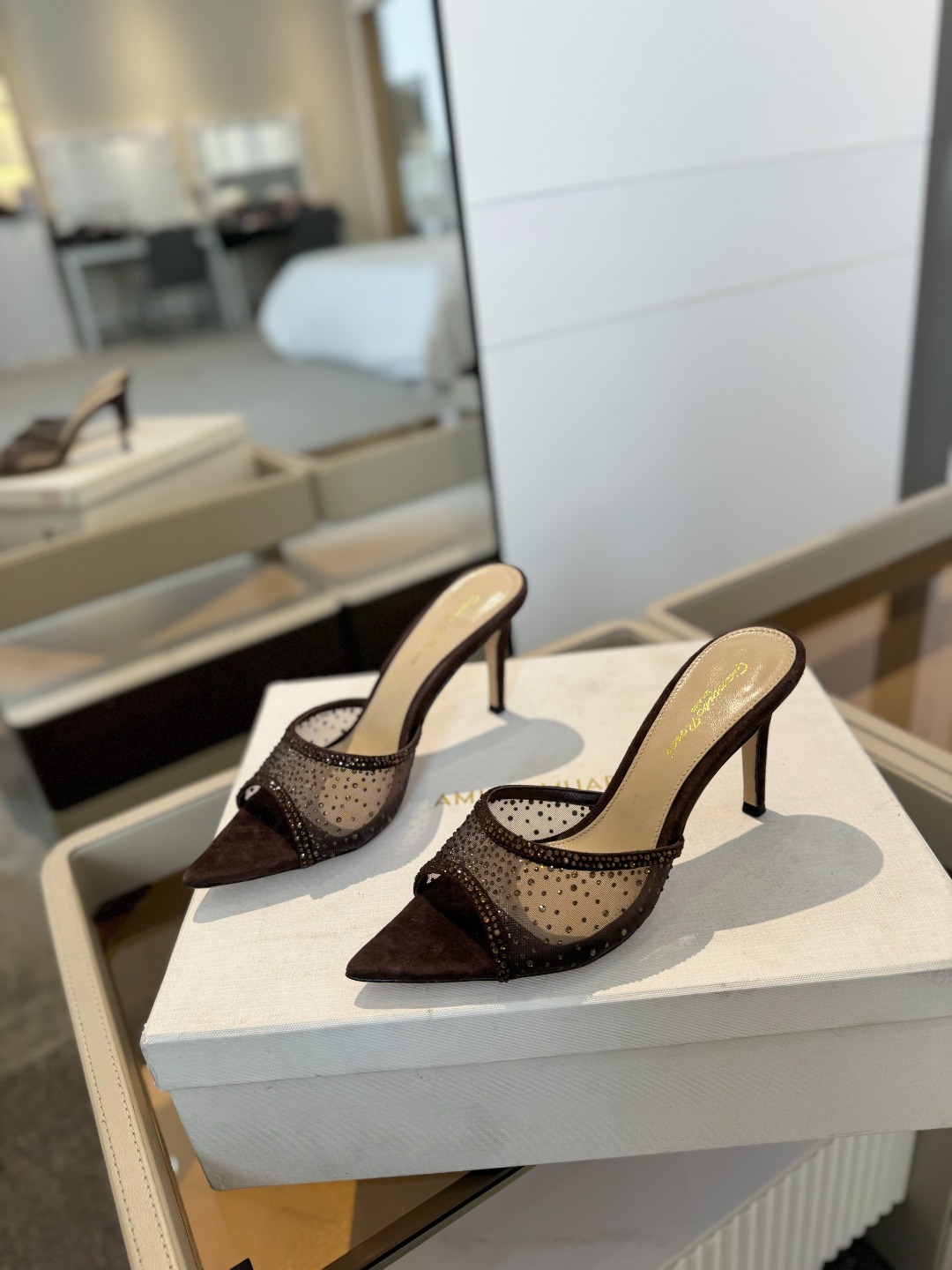 Gianvito rossi
👠2025 新款拖鞋顶级版本,代购品质!👡施华洛奇水钻尖头高跟拖鞋,宛
