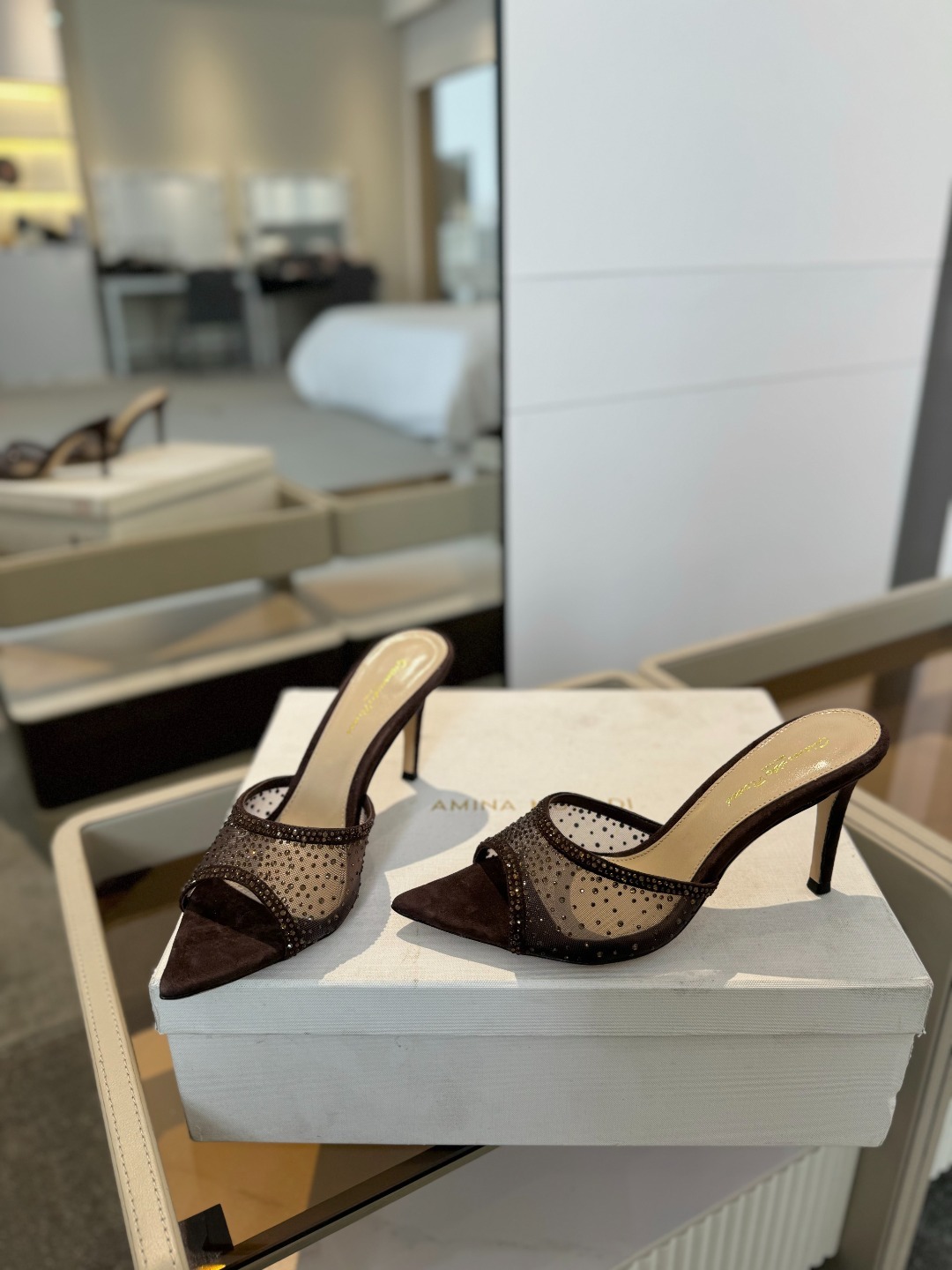 Gianvito rossi
👠2025 新款拖鞋顶级版本,代购品质!👡施华洛奇水钻尖头高跟拖鞋,宛