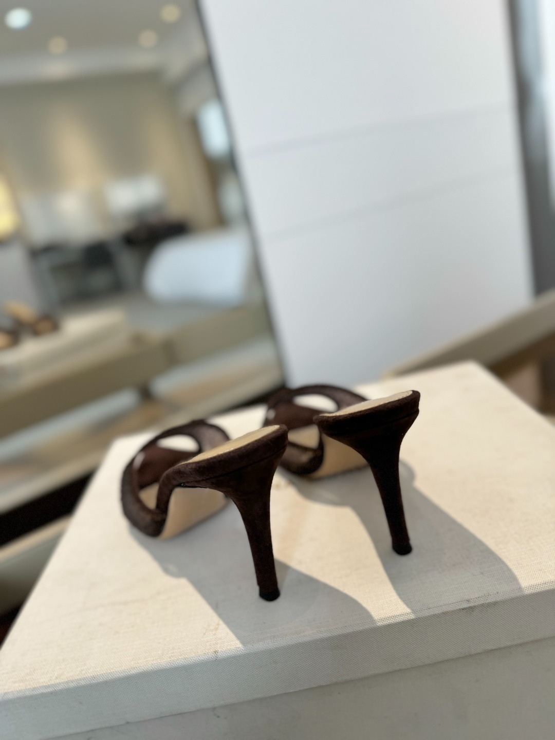 Gianvito rossi
👠2025 新款拖鞋顶级版本,代购品质!👡施华洛奇水钻尖头高跟拖鞋,宛
