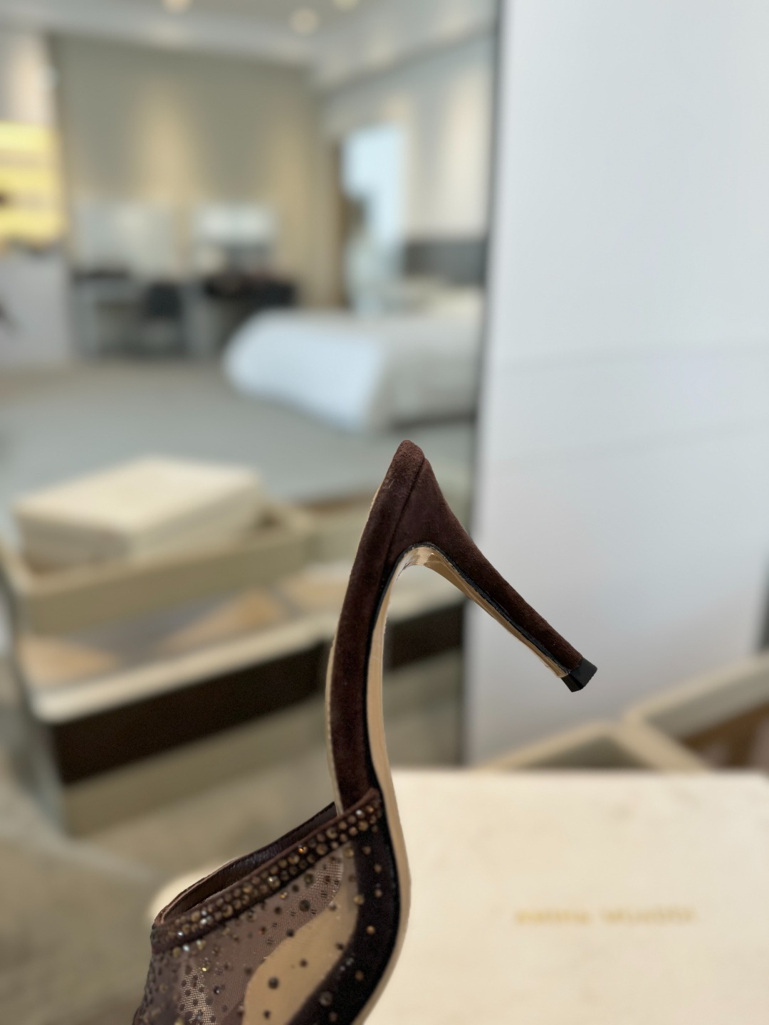 Gianvito rossi
👠2025 新款拖鞋顶级版本,代购品质!👡施华洛奇水钻尖头高跟拖鞋,宛