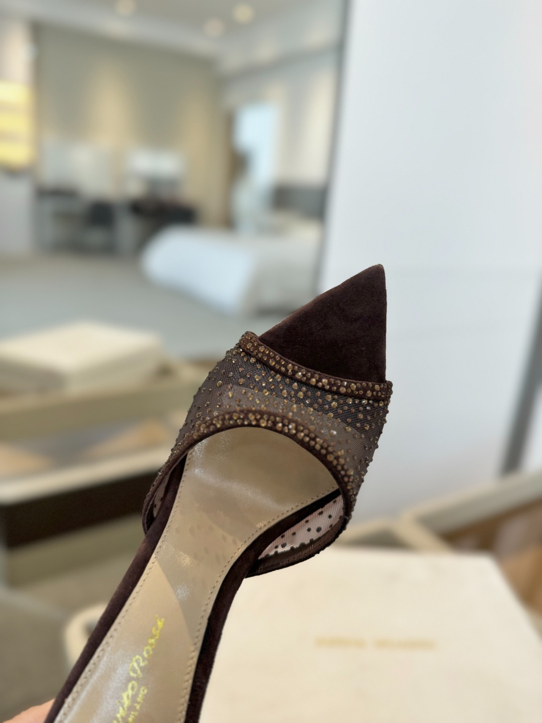 Gianvito rossi
👠2025 新款拖鞋顶级版本,代购品质!👡施华洛奇水钻尖头高跟拖鞋,宛