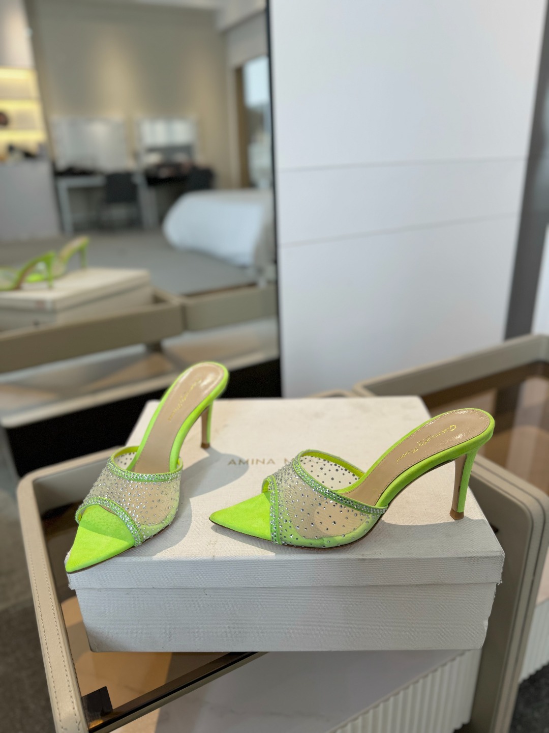 Gianvito rossi
👠2025 新款拖鞋顶级版本,代购品质!👡施华洛奇水钻尖头高跟拖鞋,宛