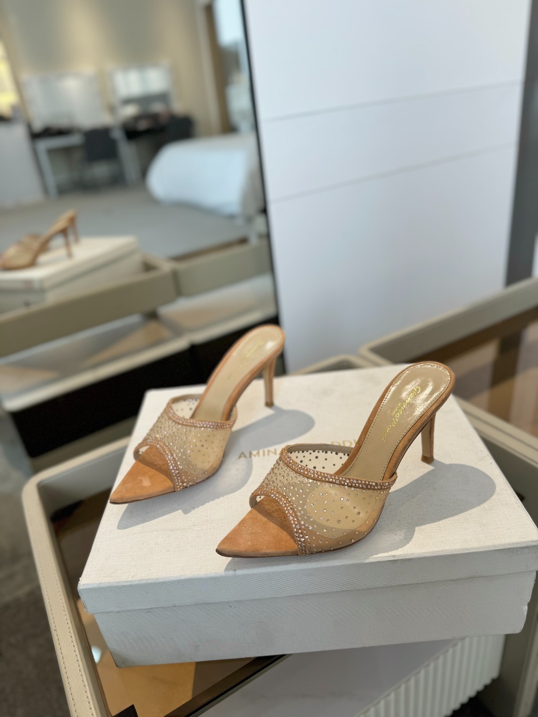 Gianvito rossi
👠2025 新款拖鞋顶级版本,代购品质!👡施华洛奇水钻尖头高跟拖鞋,宛