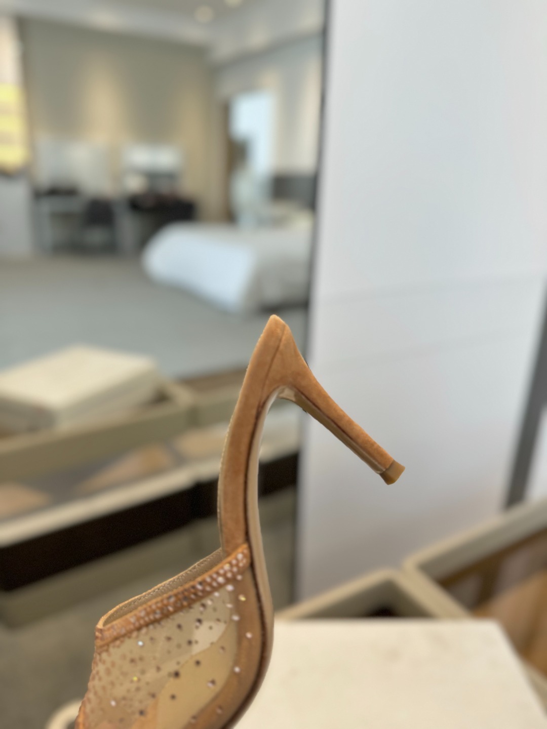 Gianvito rossi
👠2025 新款拖鞋顶级版本,代购品质!👡施华洛奇水钻尖头高跟拖鞋,宛