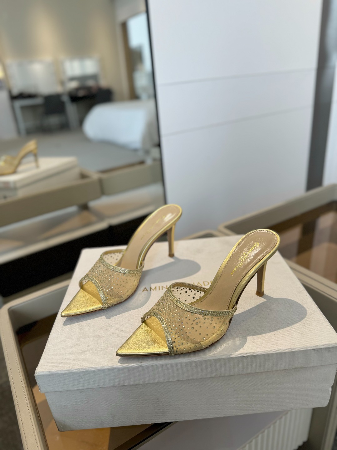 Gianvito rossi
👠2025 新款拖鞋顶级版本,代购品质!👡施华洛奇水钻尖头高跟拖鞋,宛