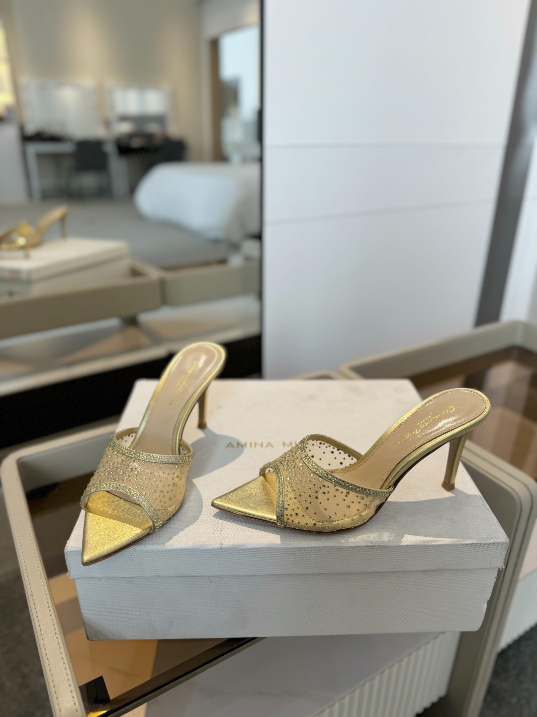 Gianvito rossi
👠2025 新款拖鞋顶级版本,代购品质!👡施华洛奇水钻尖头高跟拖鞋,宛