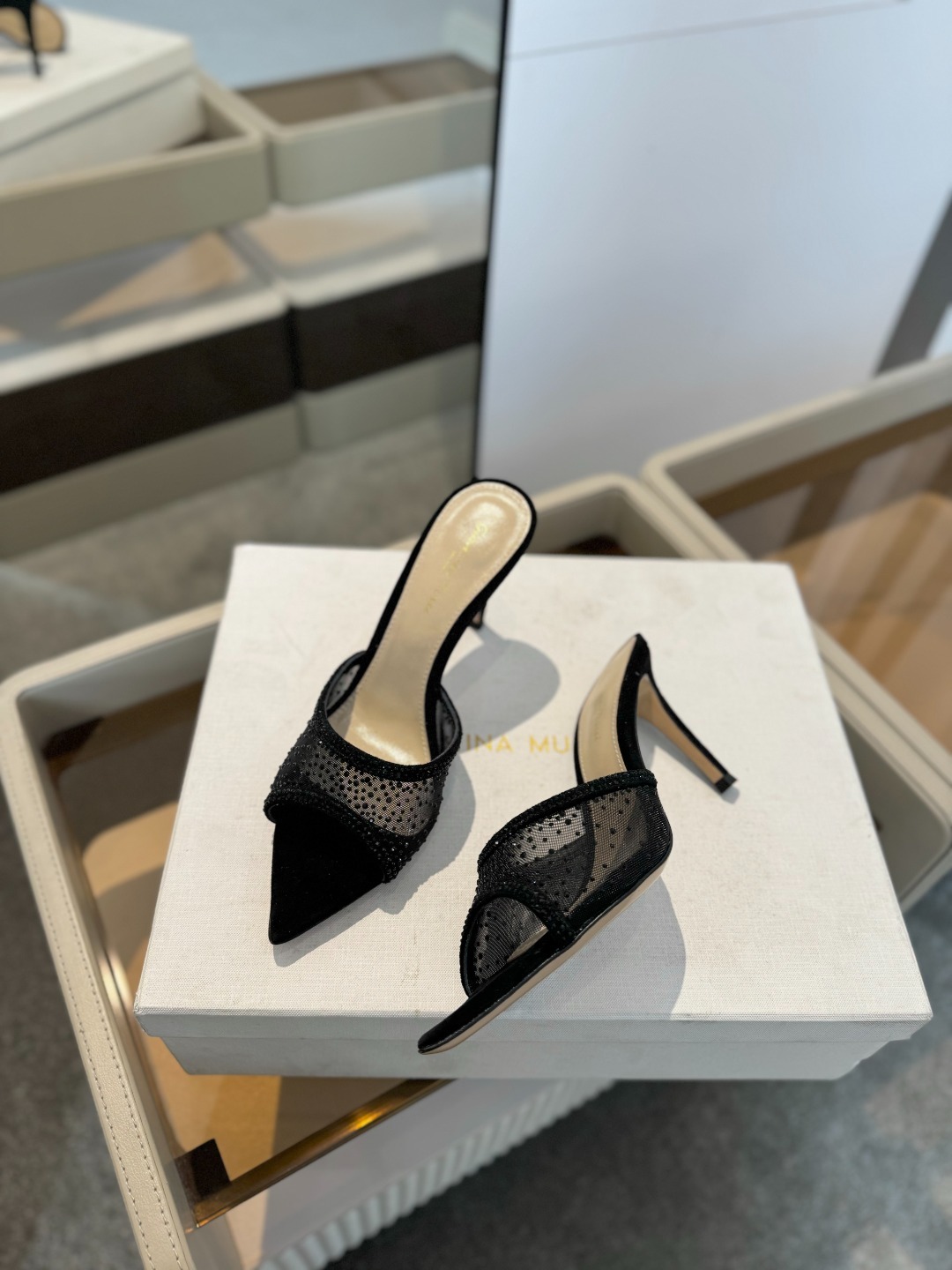 Gianvito rossi
👠2025 新款拖鞋顶级版本,代购品质!👡施华洛奇水钻尖头高跟拖鞋,宛