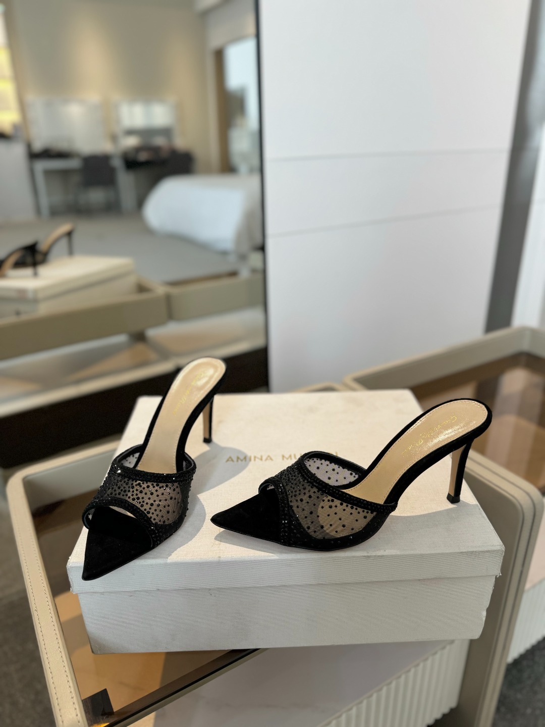 Gianvito rossi
👠2025 新款拖鞋顶级版本,代购品质!👡施华洛奇水钻尖头高跟拖鞋,宛