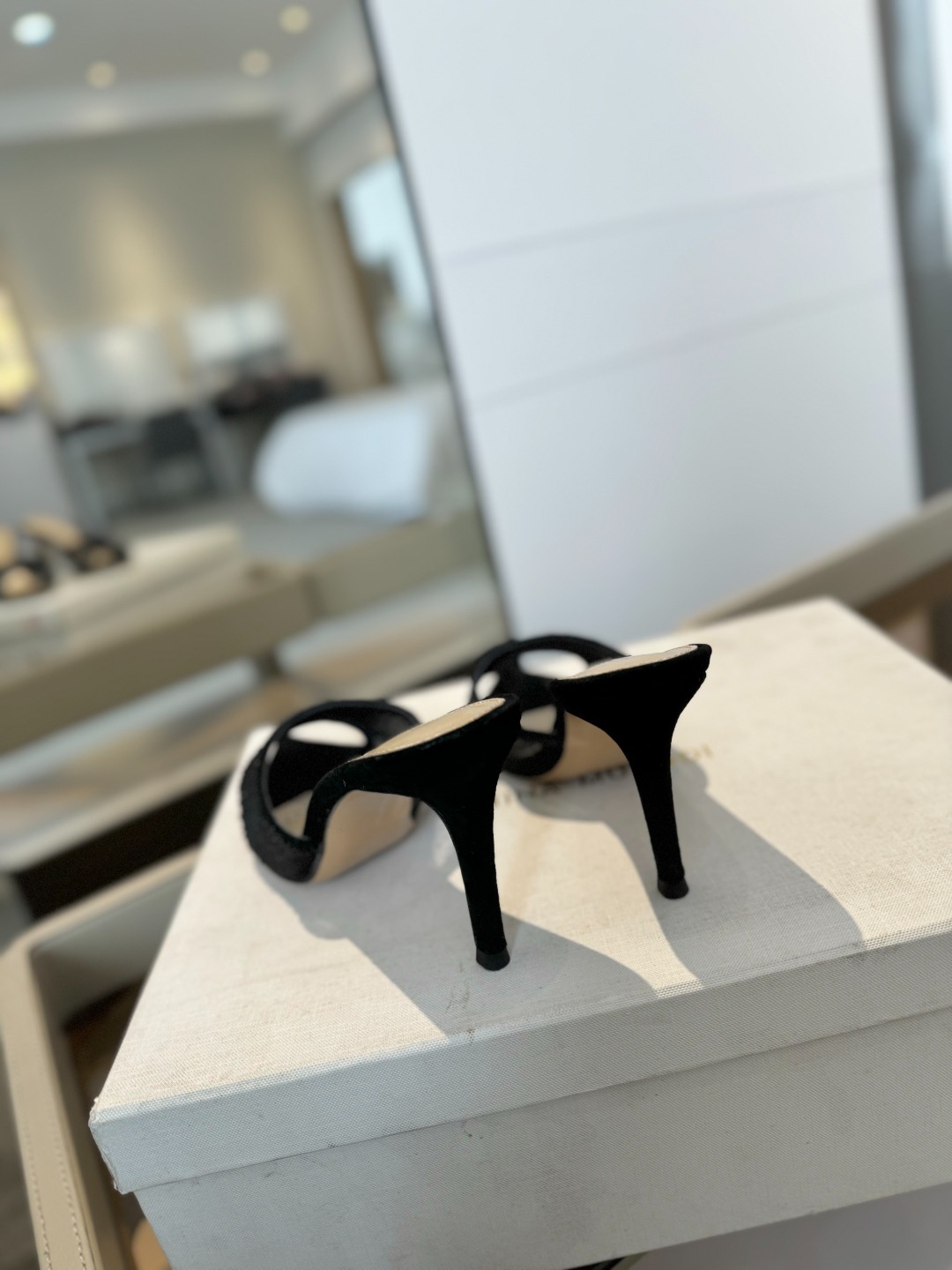 Gianvito rossi
👠2025 新款拖鞋顶级版本,代购品质!👡施华洛奇水钻尖头高跟拖鞋,宛