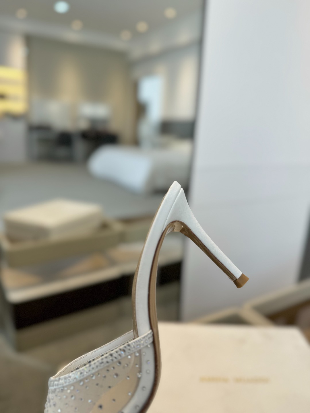 Gianvito rossi
👠2025 新款拖鞋顶级版本,代购品质!👡施华洛奇水钻尖头高跟拖鞋,宛