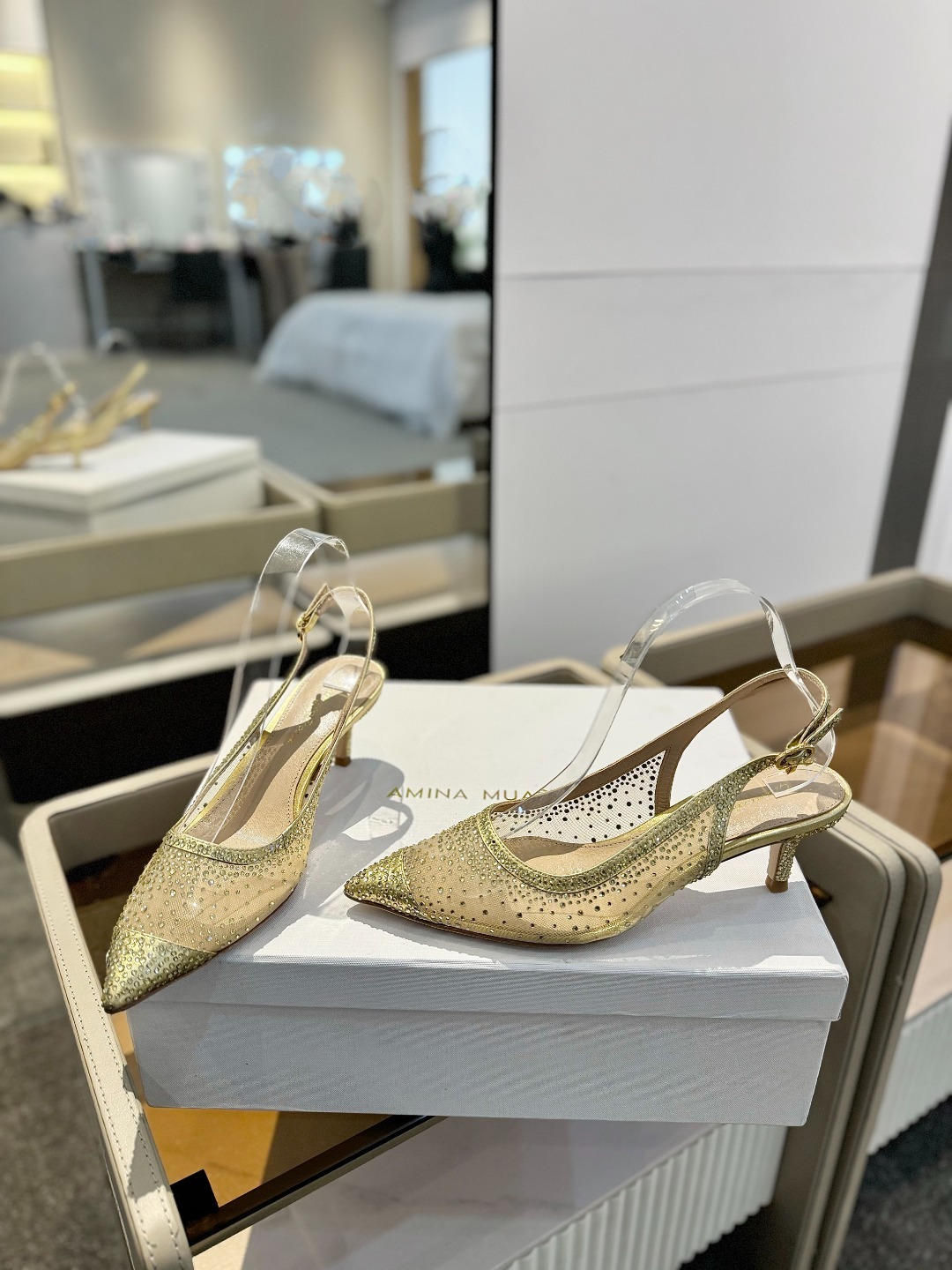 Gianvito rossi 👠
2025新款凉鞋
顶级版本
代购品质
👡这双施华洛奇水钻搭配网高跟尖