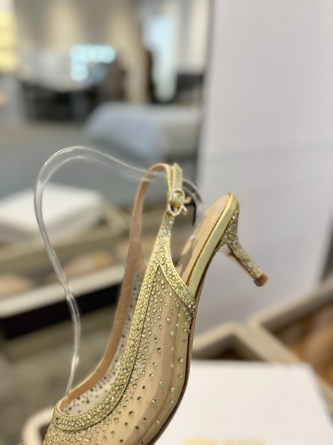 Gianvito rossi 👠
2025新款凉鞋
顶级版本
代购品质
👡这双施华洛奇水钻搭配网高跟尖