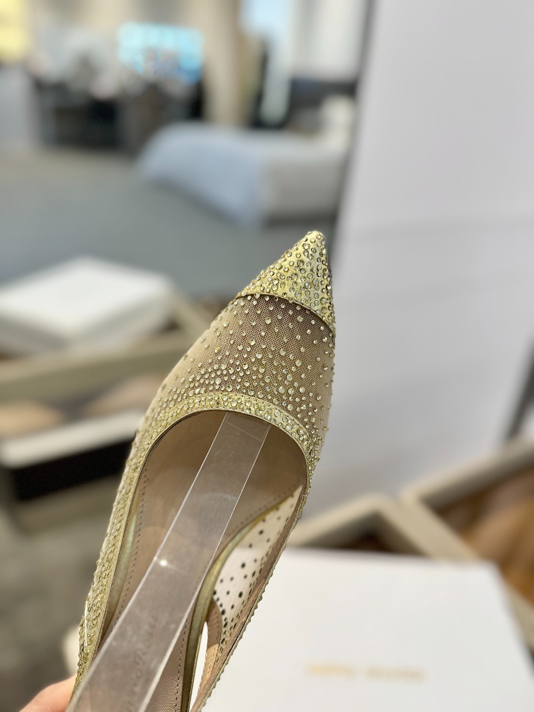 Gianvito rossi 👠
2025新款凉鞋
顶级版本
代购品质
👡这双施华洛奇水钻搭配网高跟尖