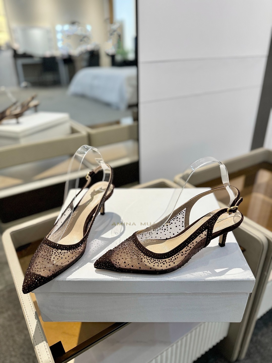 Gianvito rossi 👠
2025新款凉鞋
顶级版本
代购品质
👡这双施华洛奇水钻搭配网高跟尖