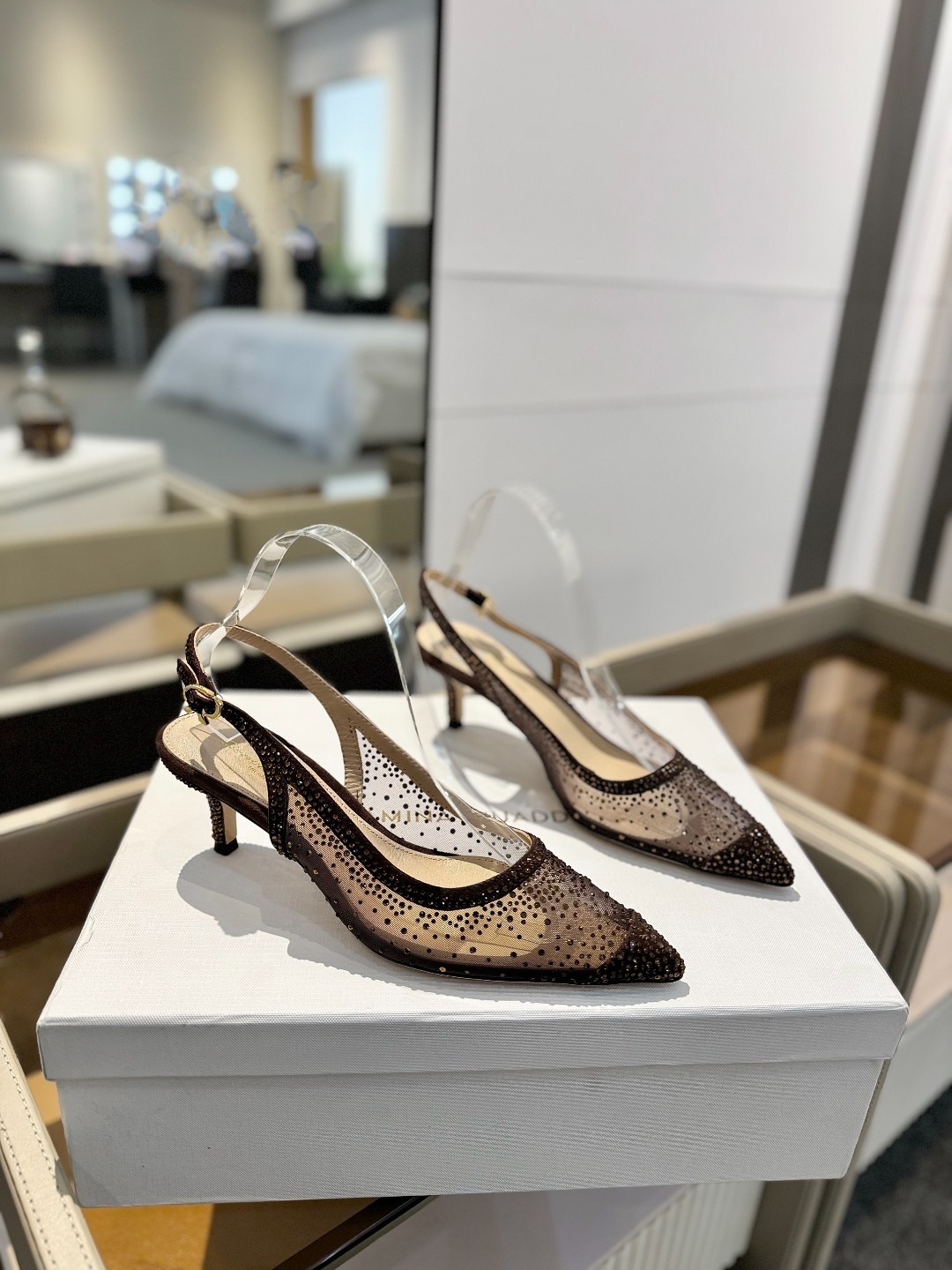 Gianvito rossi 👠
2025新款凉鞋
顶级版本
代购品质
👡这双施华洛奇水钻搭配网高跟尖