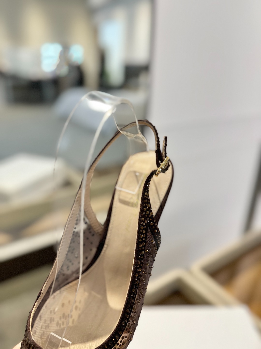 Gianvito rossi 👠
2025新款凉鞋
顶级版本
代购品质
👡这双施华洛奇水钻搭配网高跟尖
