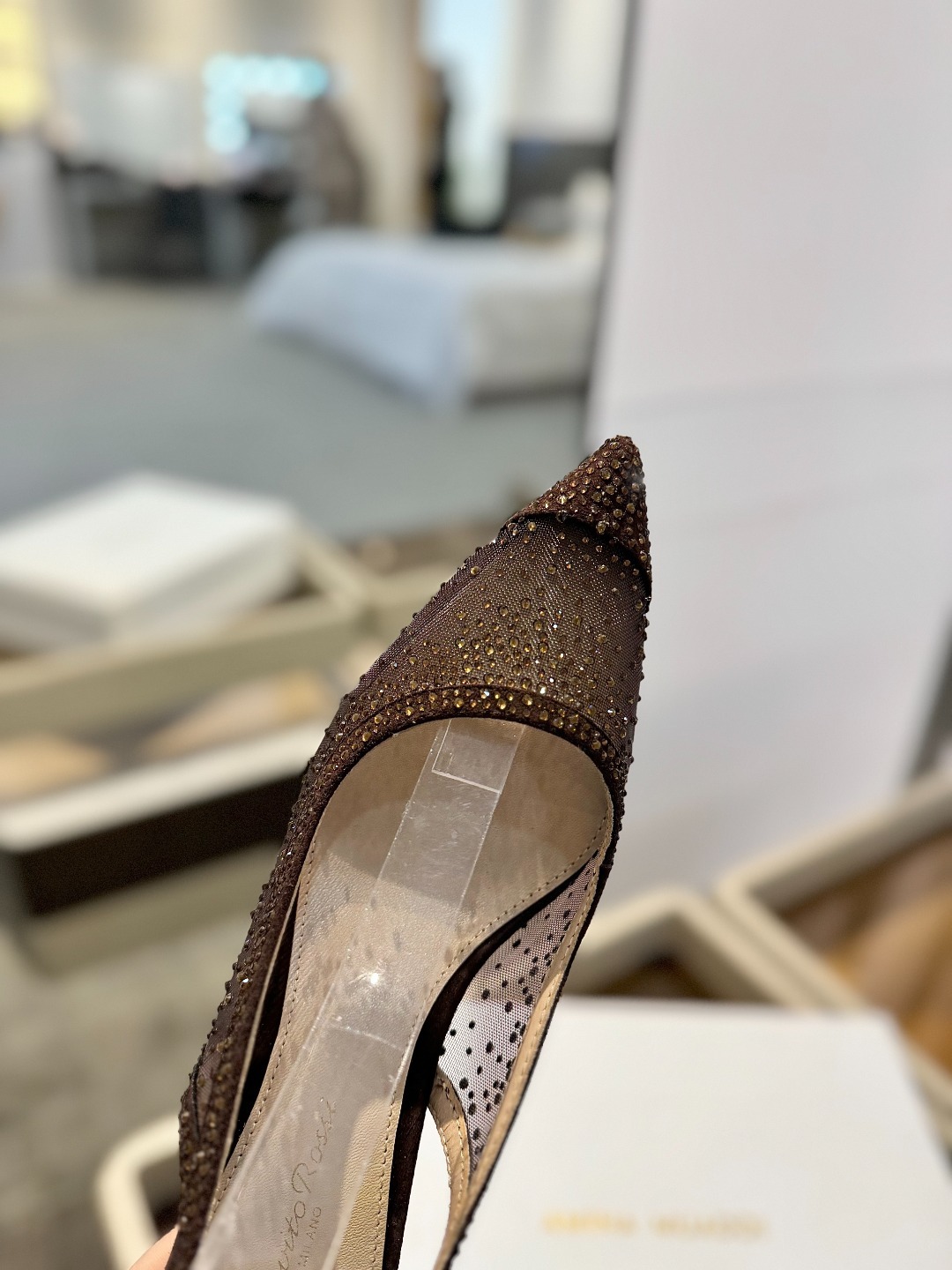 Gianvito rossi 👠
2025新款凉鞋
顶级版本
代购品质
👡这双施华洛奇水钻搭配网高跟尖