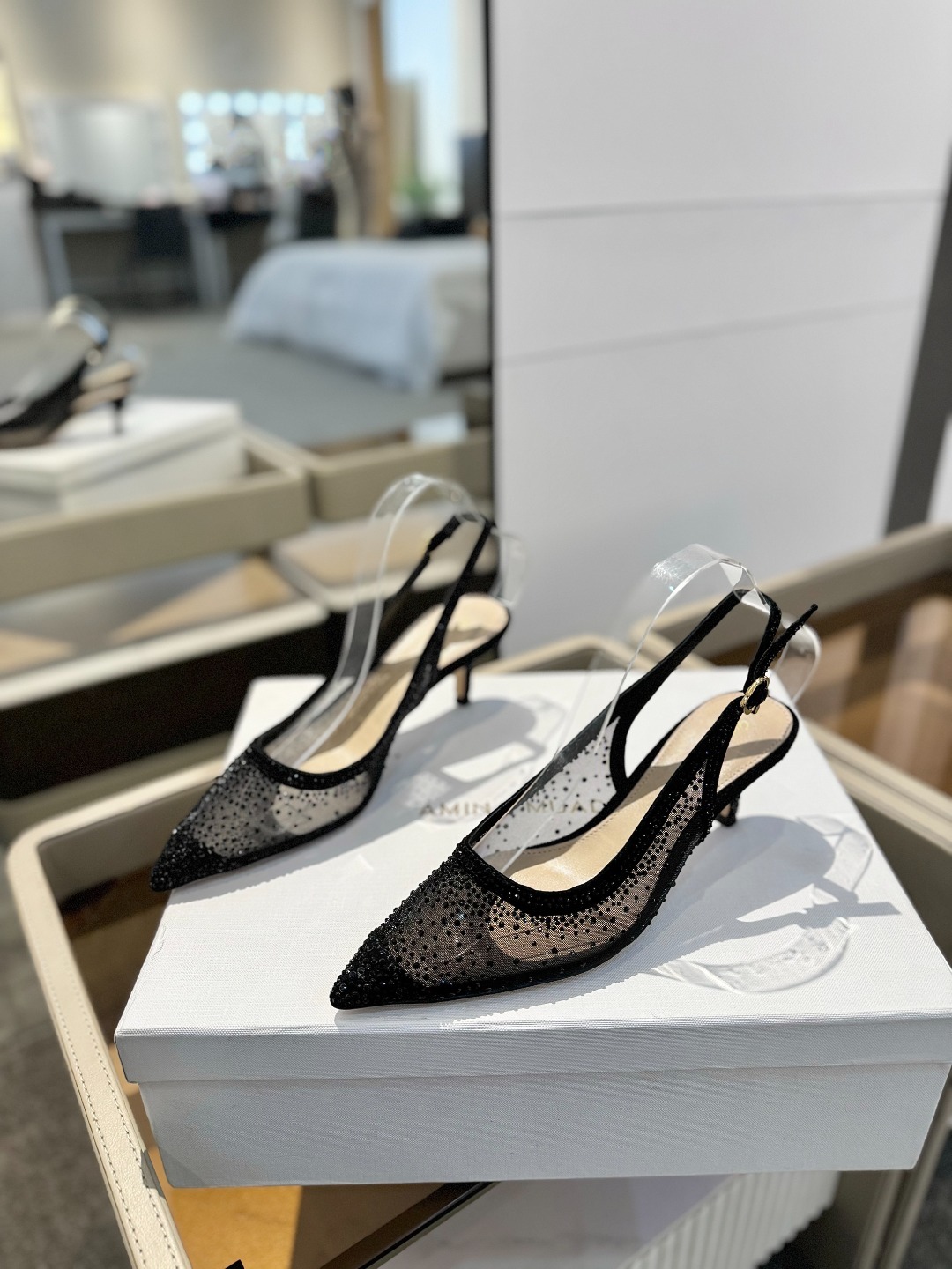 Gianvito rossi 👠
2025新款凉鞋
顶级版本
代购品质
👡这双施华洛奇水钻搭配网高跟尖