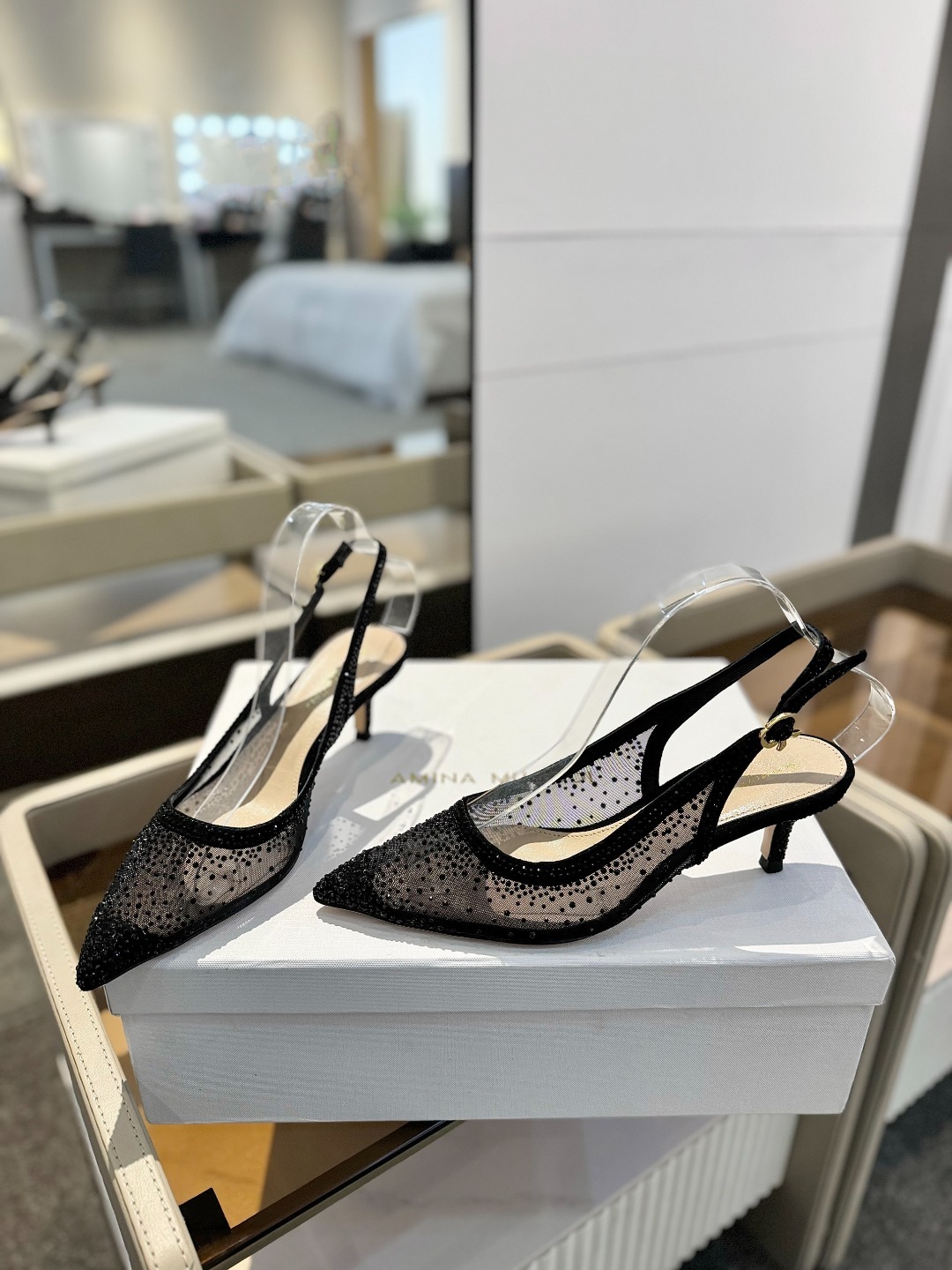 Gianvito rossi 👠
2025新款凉鞋
顶级版本
代购品质
👡这双施华洛奇水钻搭配网高跟尖