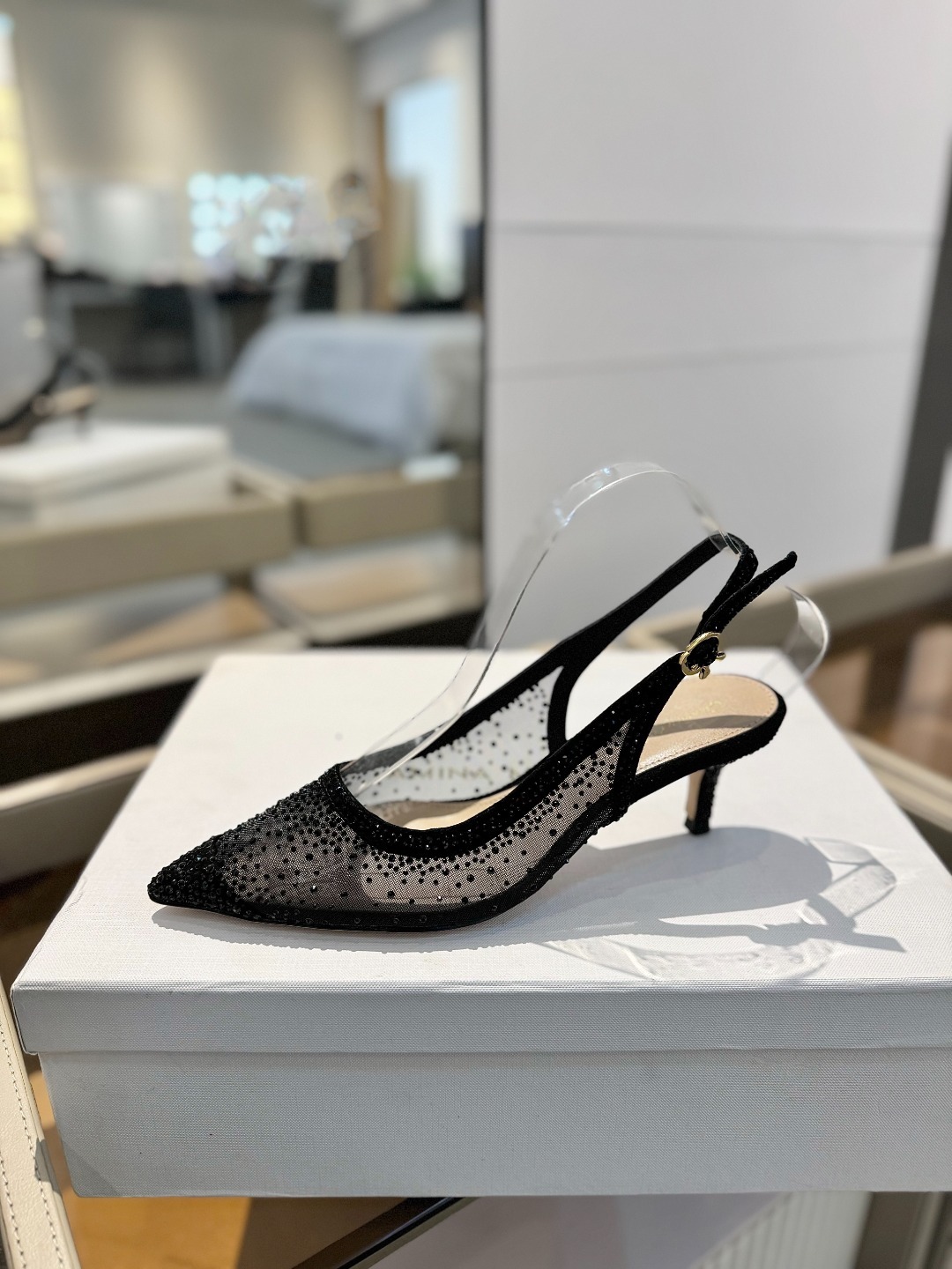 Gianvito rossi 👠
2025新款凉鞋
顶级版本
代购品质
👡这双施华洛奇水钻搭配网高跟尖