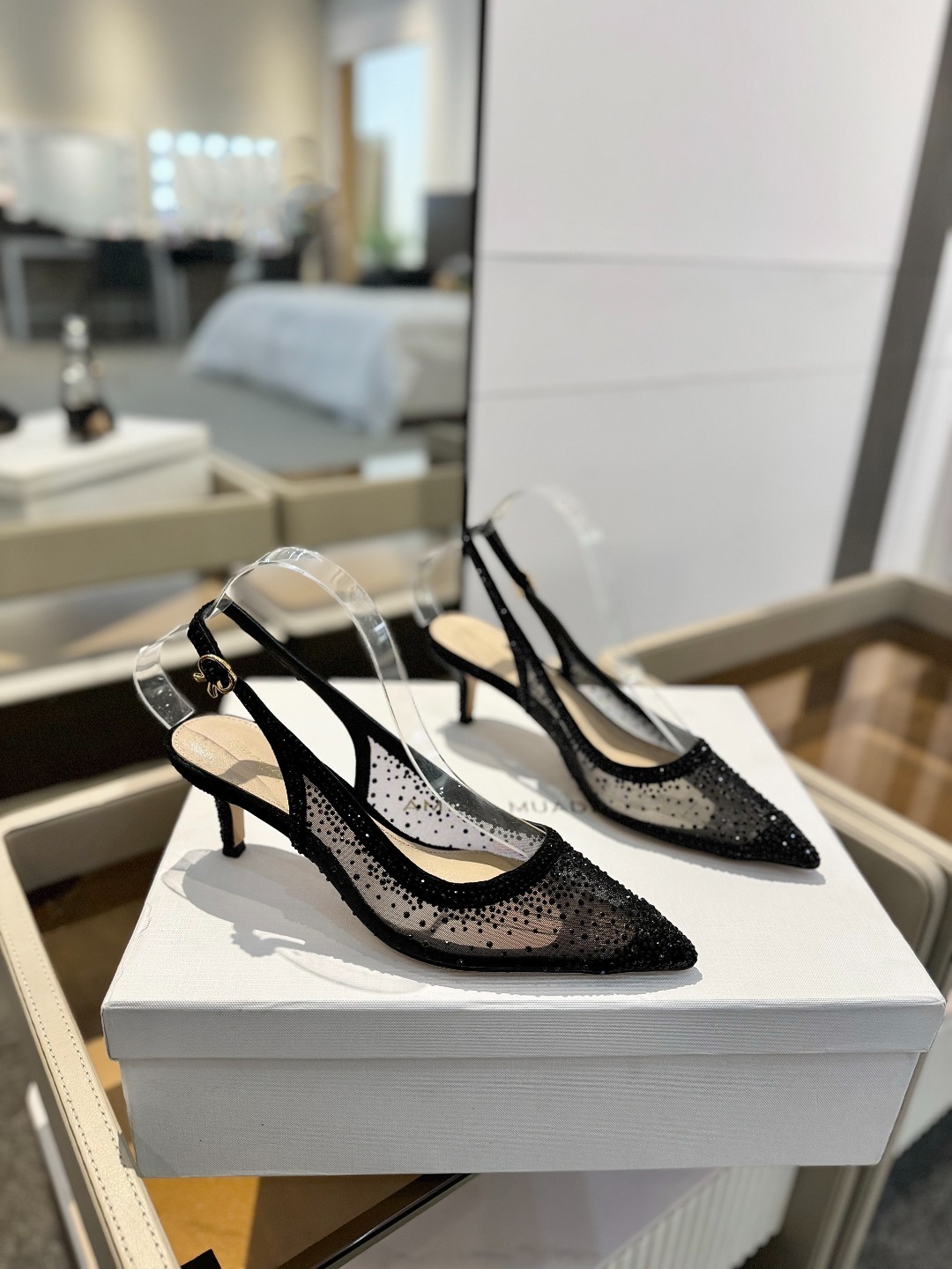 Gianvito rossi 👠
2025新款凉鞋
顶级版本
代购品质
👡这双施华洛奇水钻搭配网高跟尖