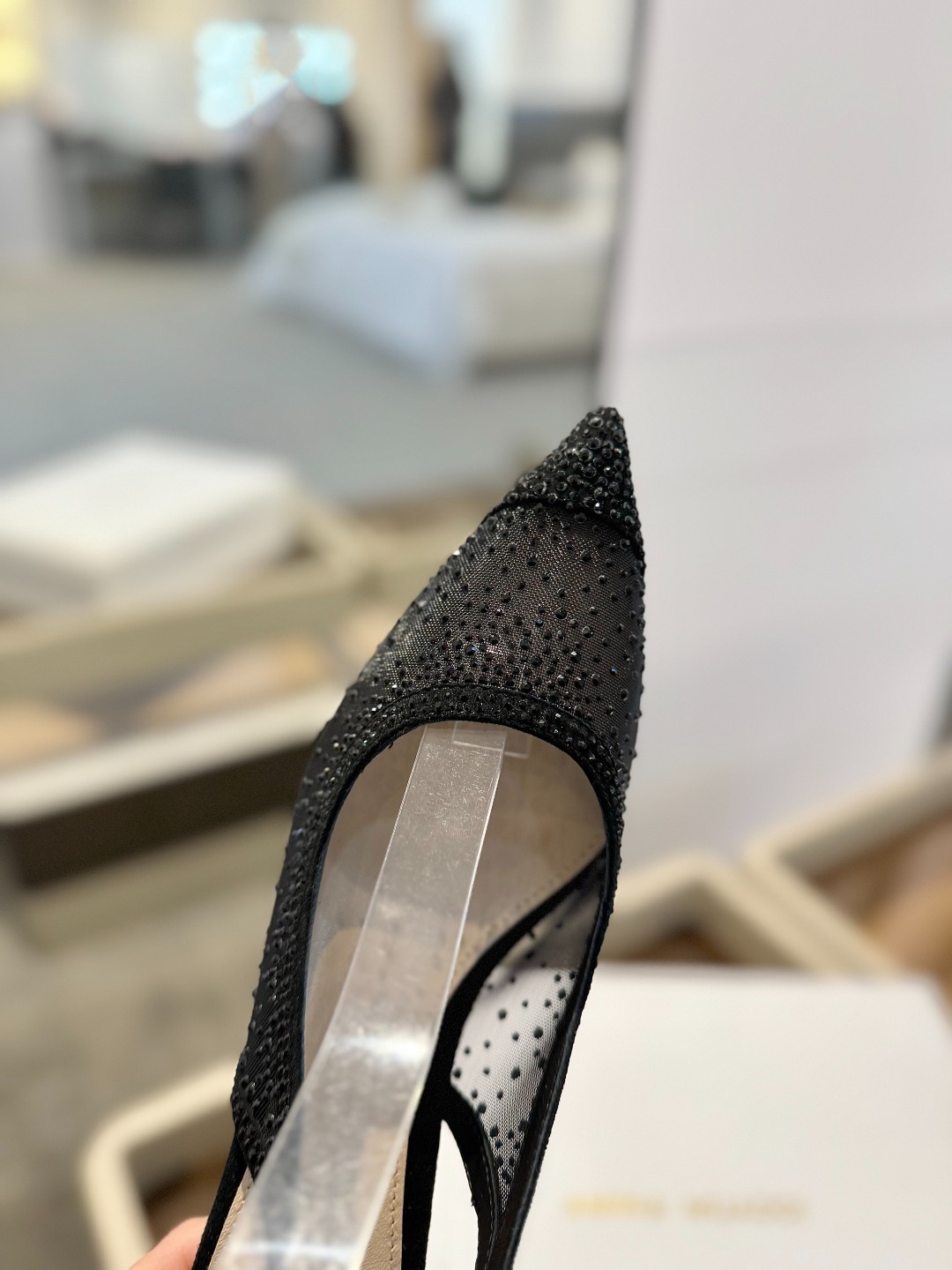 Gianvito rossi 👠
2025新款凉鞋
顶级版本
代购品质
👡这双施华洛奇水钻搭配网高跟尖