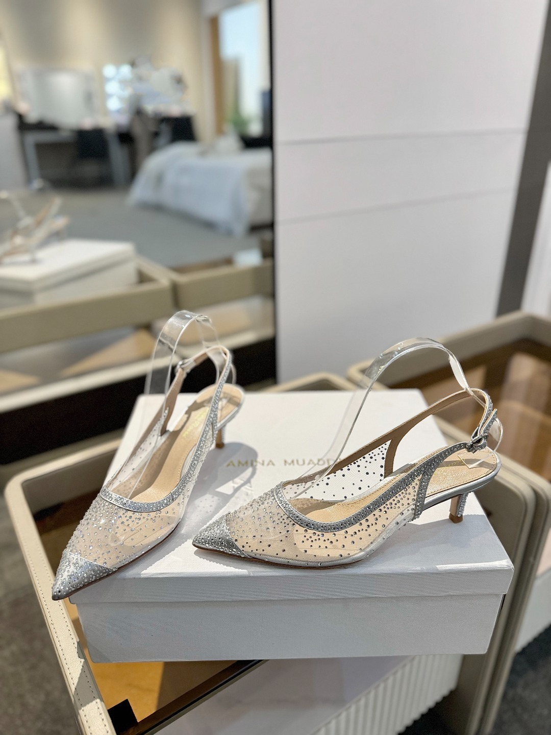Gianvito rossi 👠
2025新款凉鞋
顶级版本
代购品质
👡这双施华洛奇水钻搭配网高跟尖