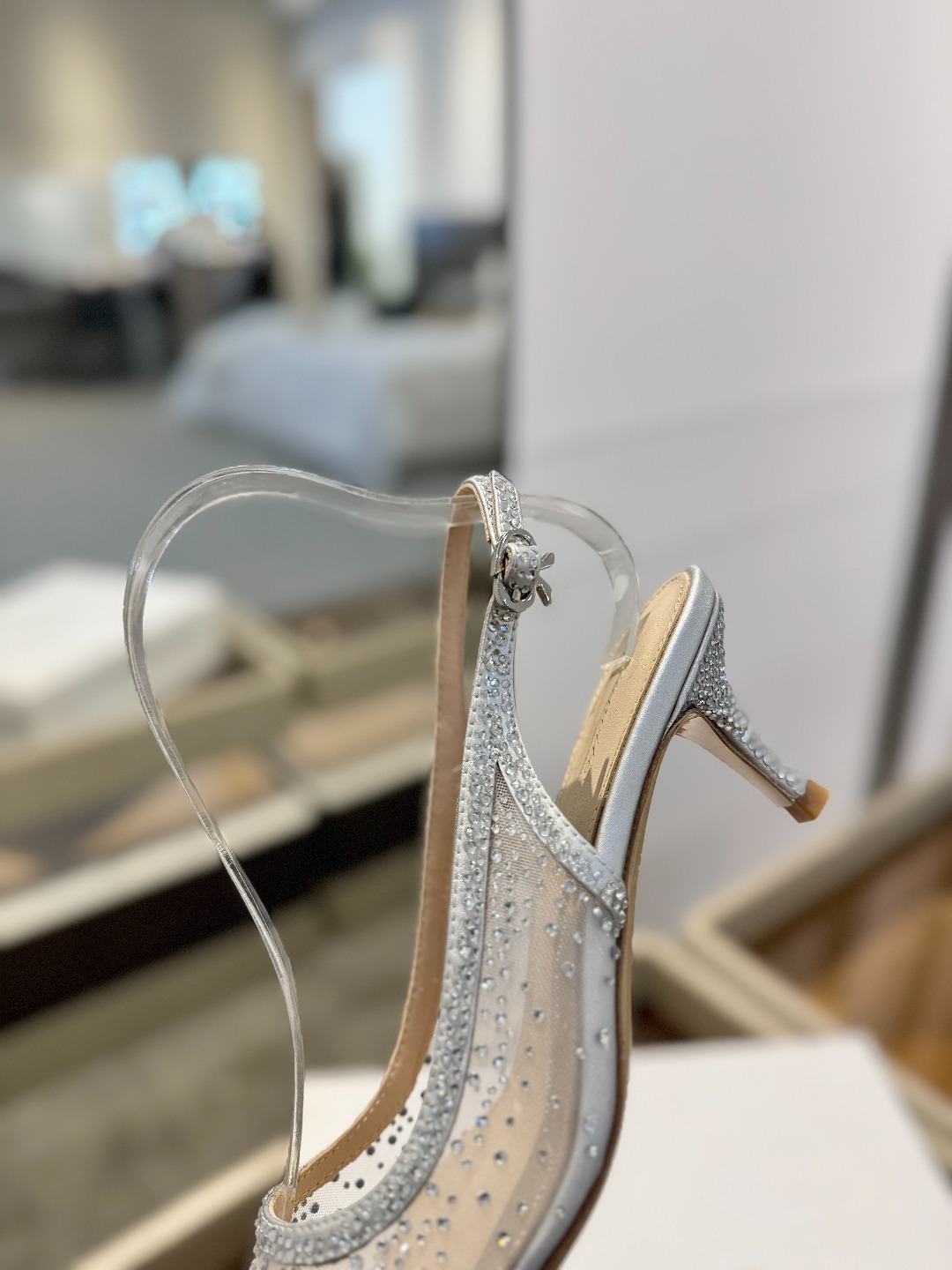 Gianvito rossi 👠
2025新款凉鞋
顶级版本
代购品质
👡这双施华洛奇水钻搭配网高跟尖