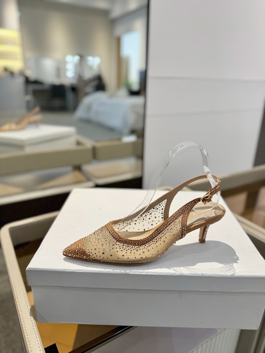 Gianvito rossi 👠
2025新款凉鞋
顶级版本
代购品质
👡这双施华洛奇水钻搭配网高跟尖