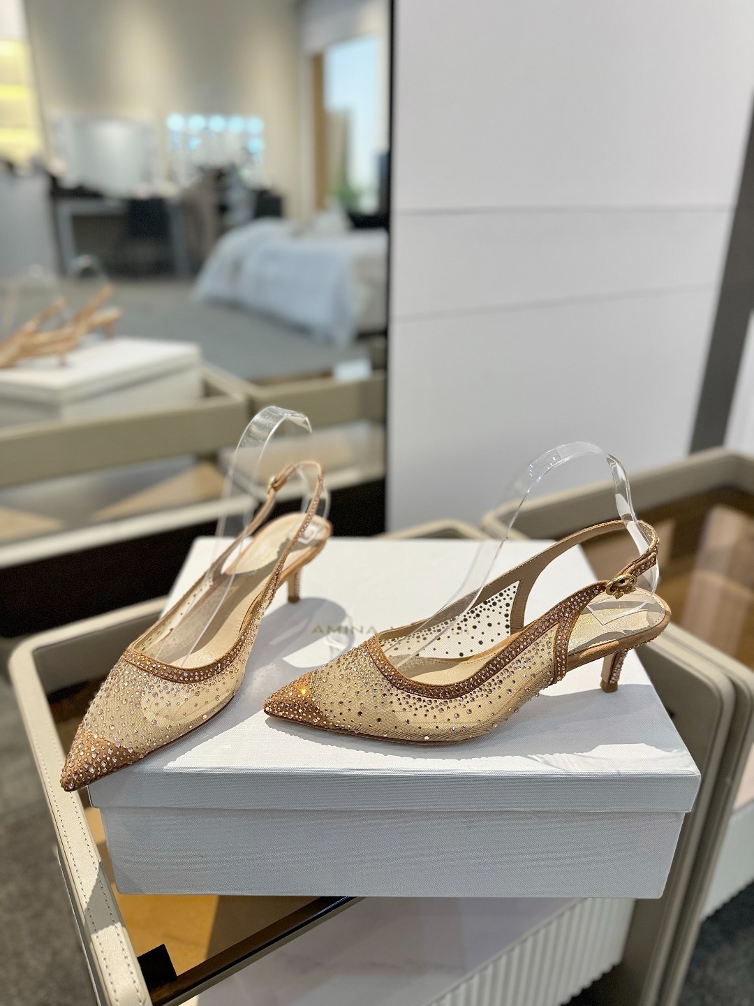 Gianvito rossi 👠
2025新款凉鞋
顶级版本
代购品质
👡这双施华洛奇水钻搭配网高跟尖