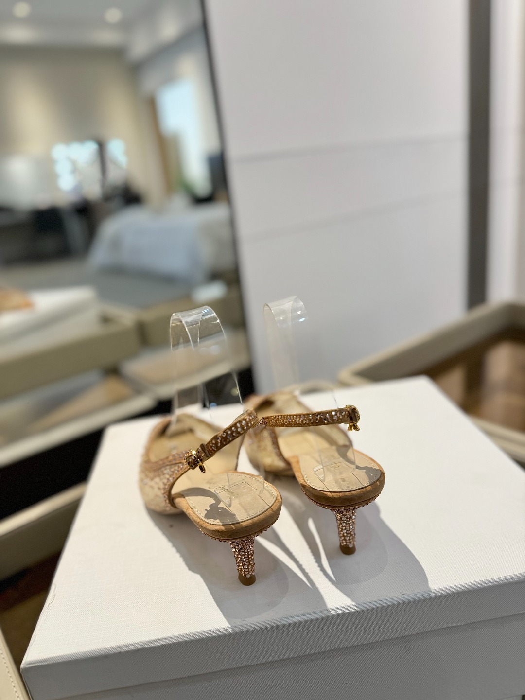 Gianvito rossi 👠
2025新款凉鞋
顶级版本
代购品质
👡这双施华洛奇水钻搭配网高跟尖