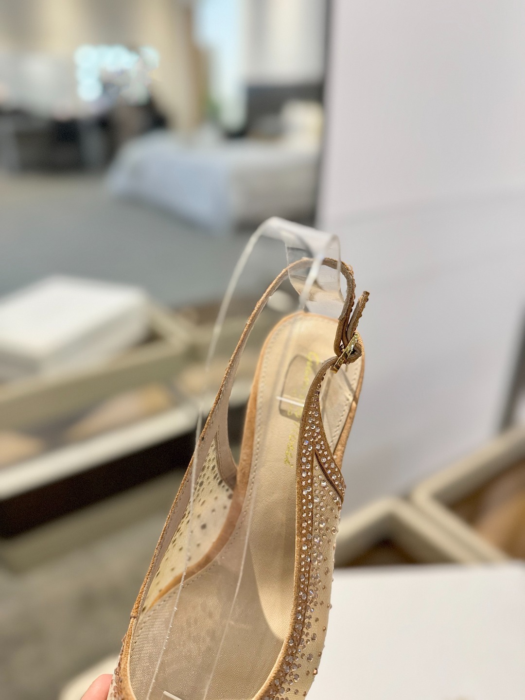 Gianvito rossi 👠
2025新款凉鞋
顶级版本
代购品质
👡这双施华洛奇水钻搭配网高跟尖