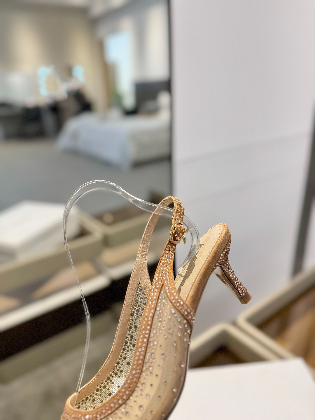 Gianvito rossi 👠
2025新款凉鞋
顶级版本
代购品质
👡这双施华洛奇水钻搭配网高跟尖