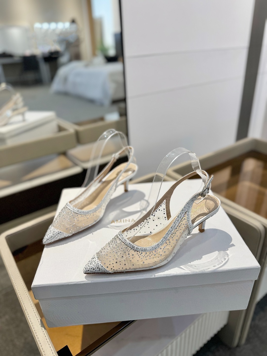 Gianvito rossi 👠
2025新款凉鞋
顶级版本
代购品质
👡这双施华洛奇水钻搭配网高跟尖
