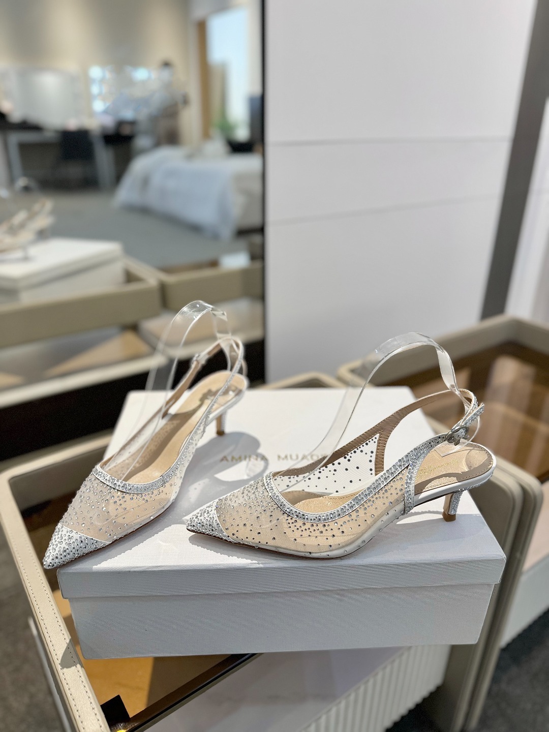 Gianvito rossi 👠
2025新款凉鞋
顶级版本
代购品质
👡这双施华洛奇水钻搭配网高跟尖