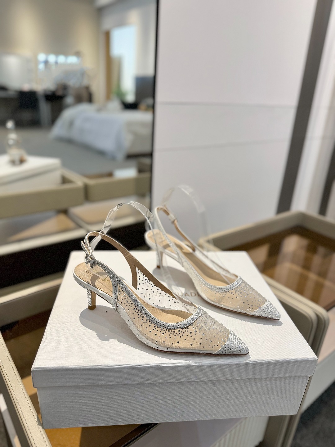 Gianvito rossi 👠
2025新款凉鞋
顶级版本
代购品质
👡这双施华洛奇水钻搭配网高跟尖