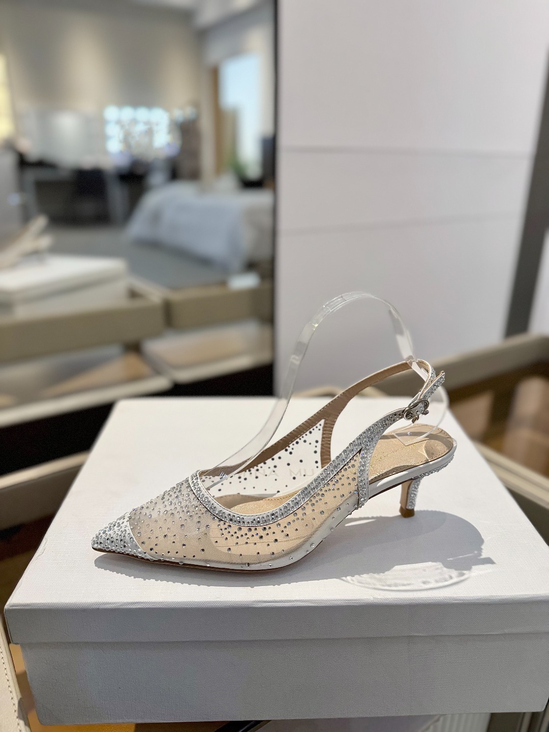Gianvito rossi 👠
2025新款凉鞋
顶级版本
代购品质
👡这双施华洛奇水钻搭配网高跟尖