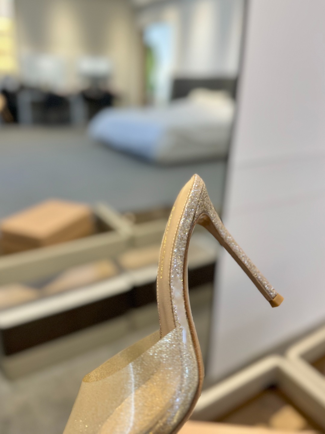 {半拖}
吉安维托·罗西