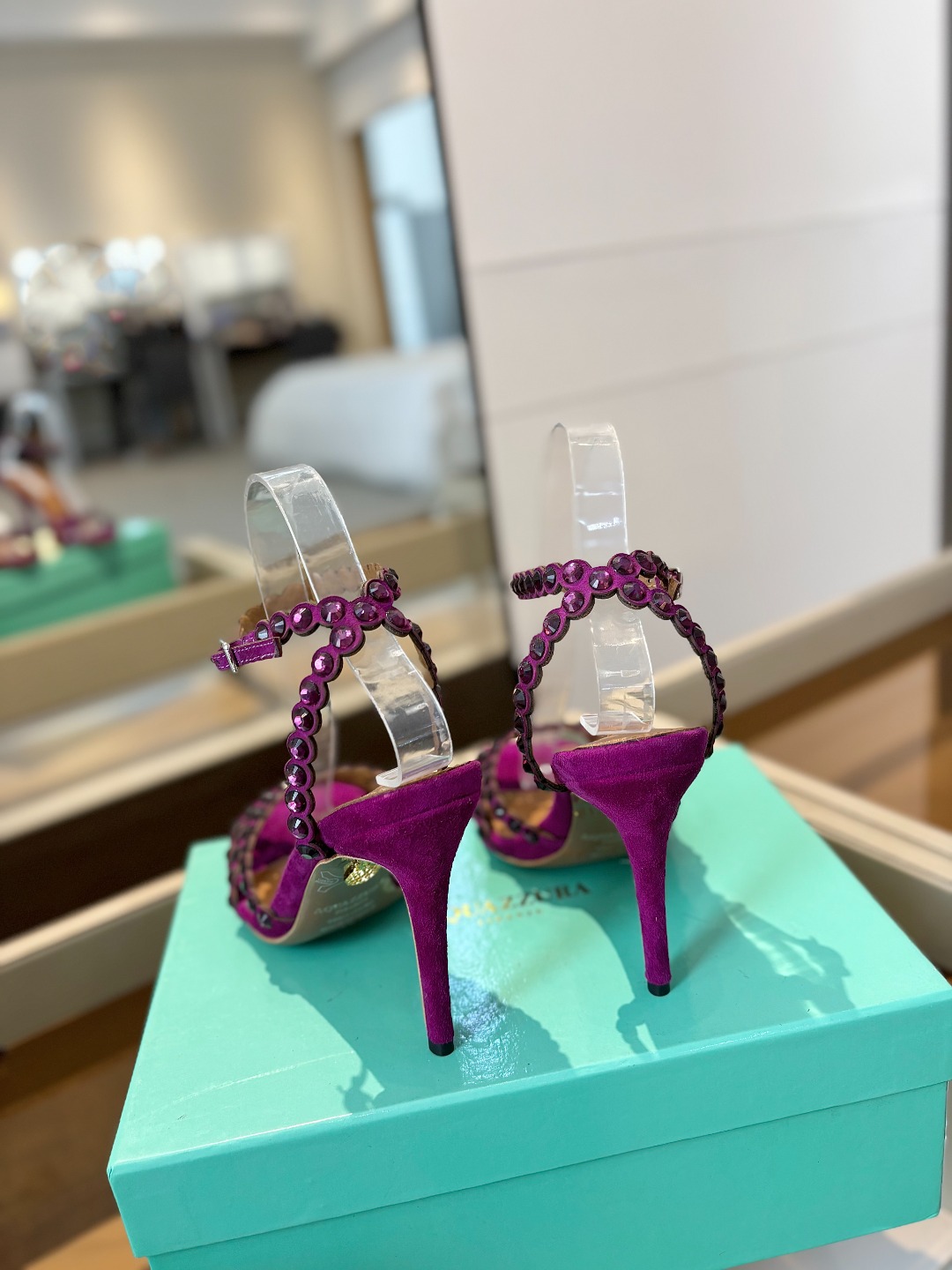 
Aquazzura  菠萝 /𝐒𝐒  𝐧𝐞𝐰春夏新品高跟凉鞋。满满的钻，超闪 🌸((☀️⥎☀️))🌸🌸